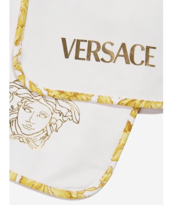 Versace Baby Barocco Bib Set in White 2 - 3 jours ouvrés.